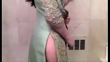 pakistani girl showing boobs and ass on cam