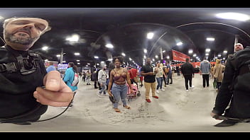 Amateur ebony convention attendee gives me body tour at EXXXotica NJ 2021 in 360 degree VR